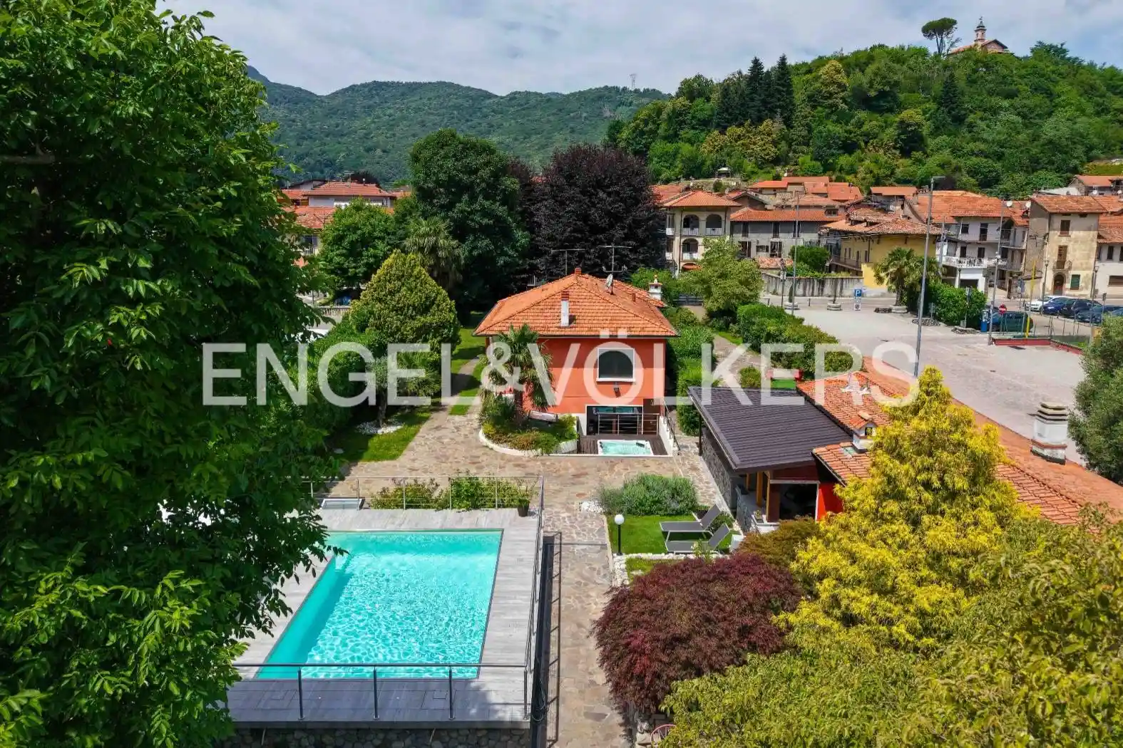 Villa in vendita a Besano