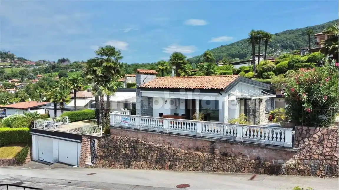 Casa indipendente in vendita a Brezzo di Bedero