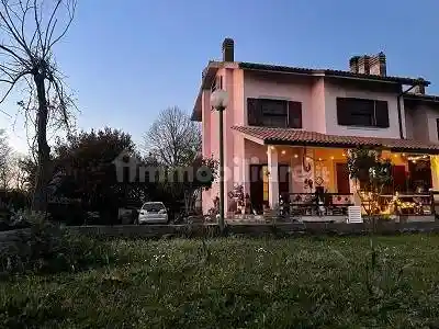 Villa in vendita a Manziana