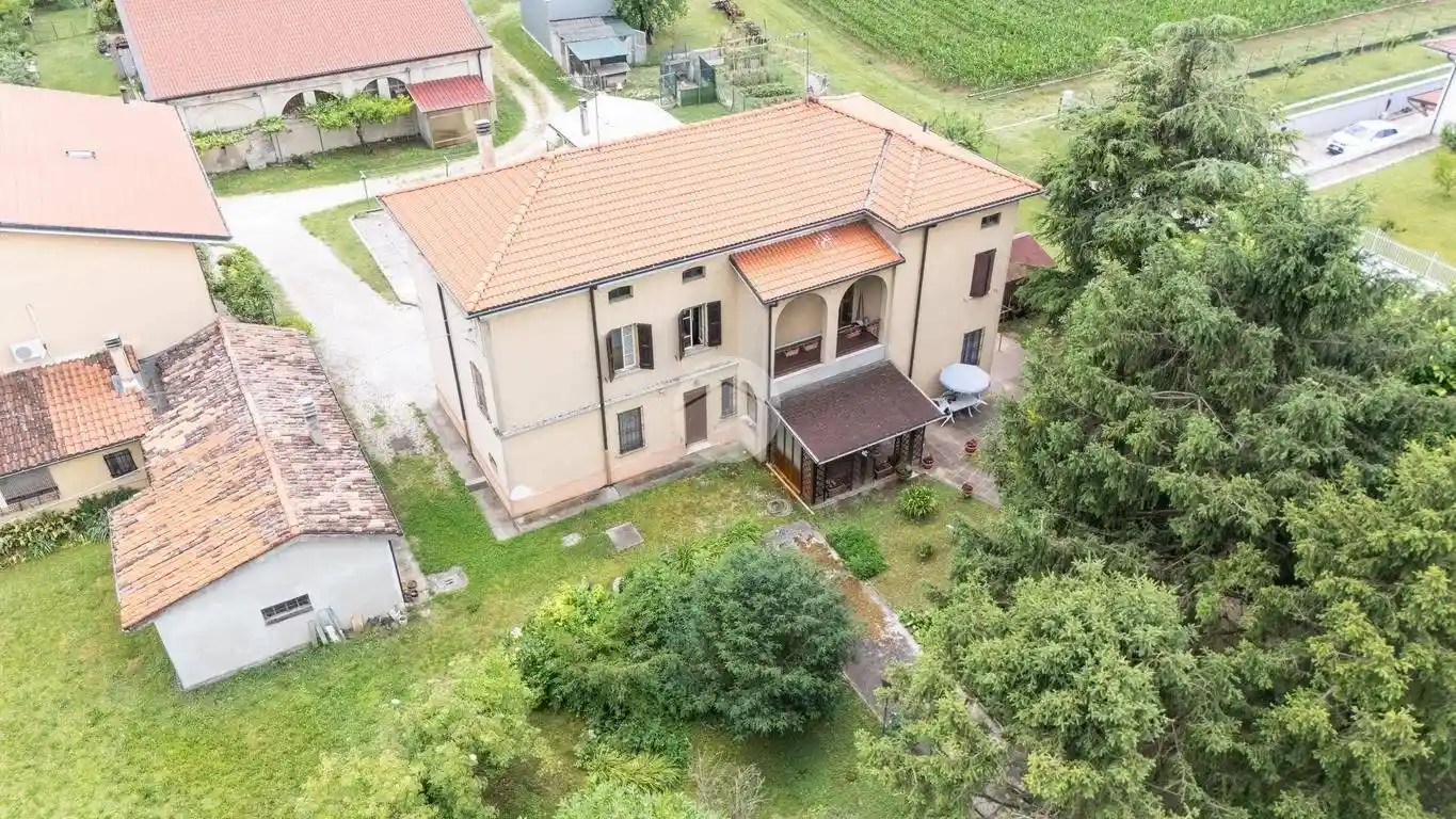 Villa in vendita a Curtatone