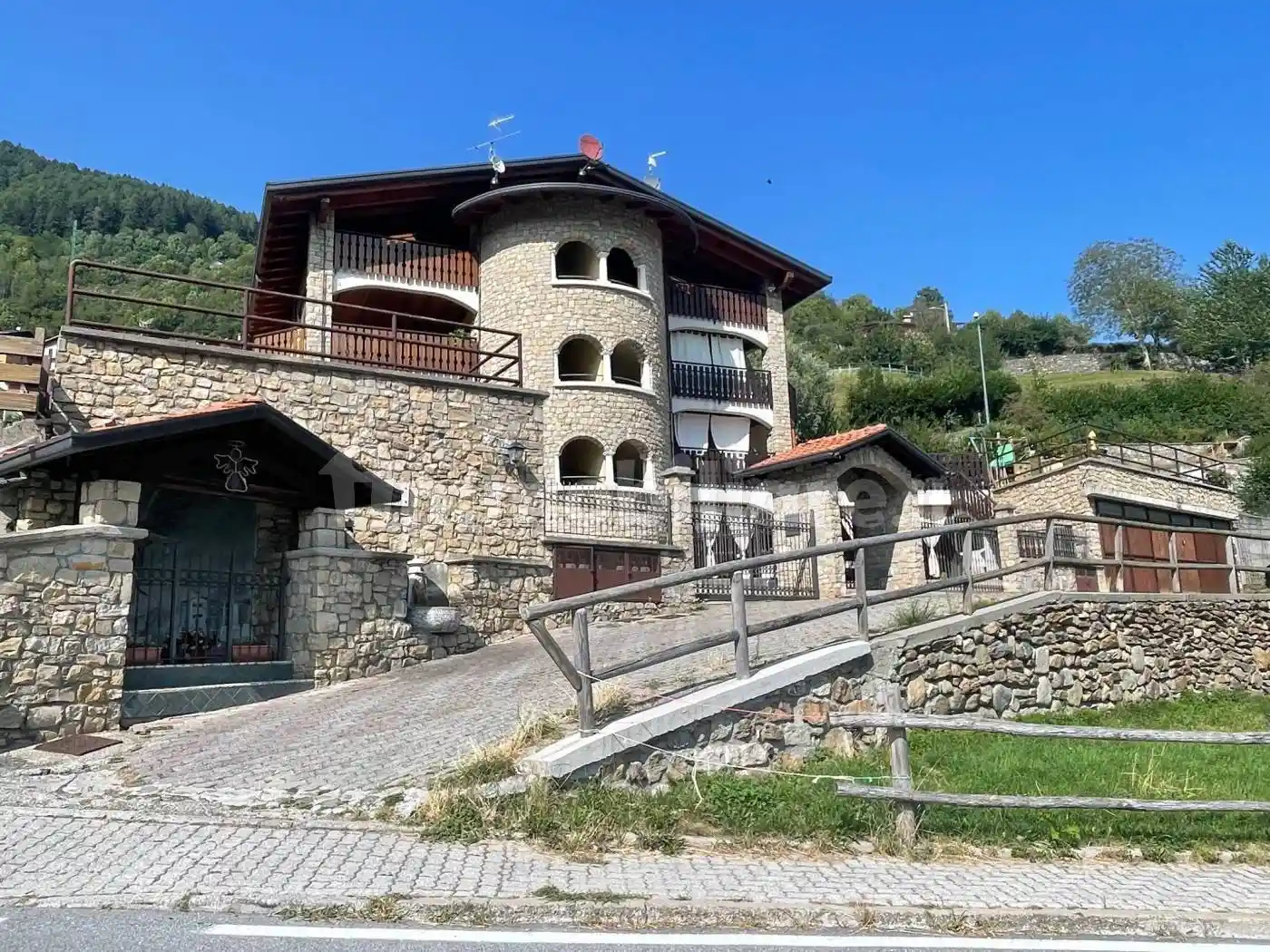 Appartamento in affitto a Monno