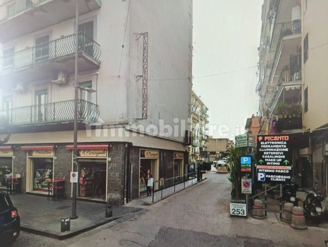 Appartamento in vendita a Napoli