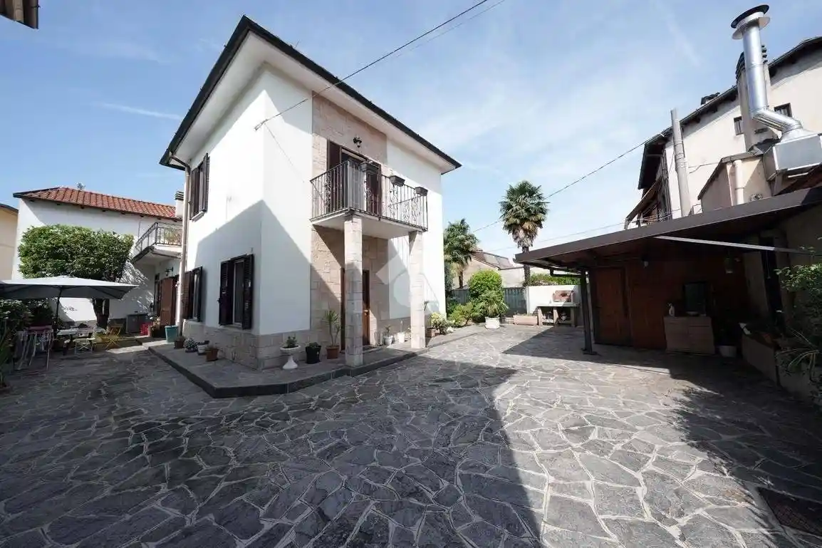 Villa in vendita a Albiate