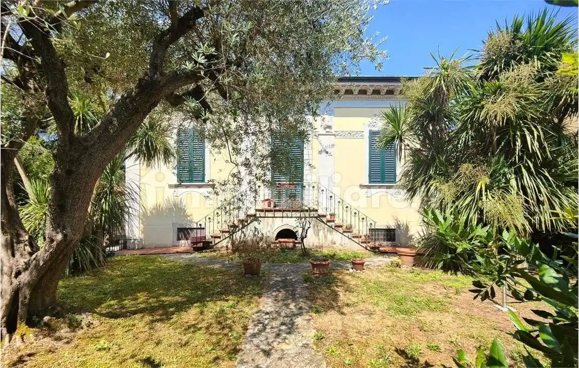 Villa in vendita a Lucca