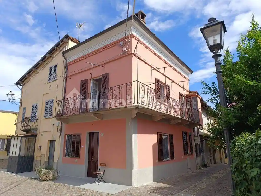 Casa indipendente in vendita a Montemagno