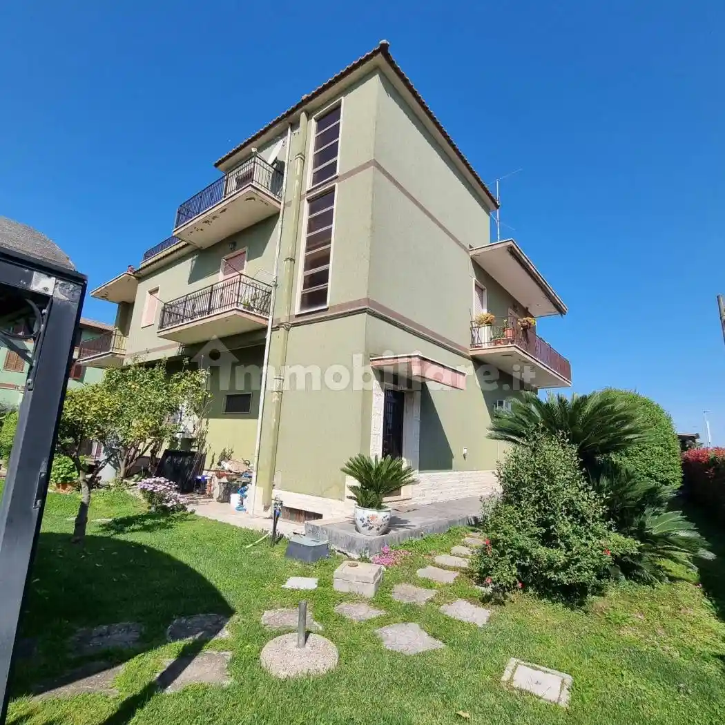 Palazzo - Edificio in vendita a Aprilia