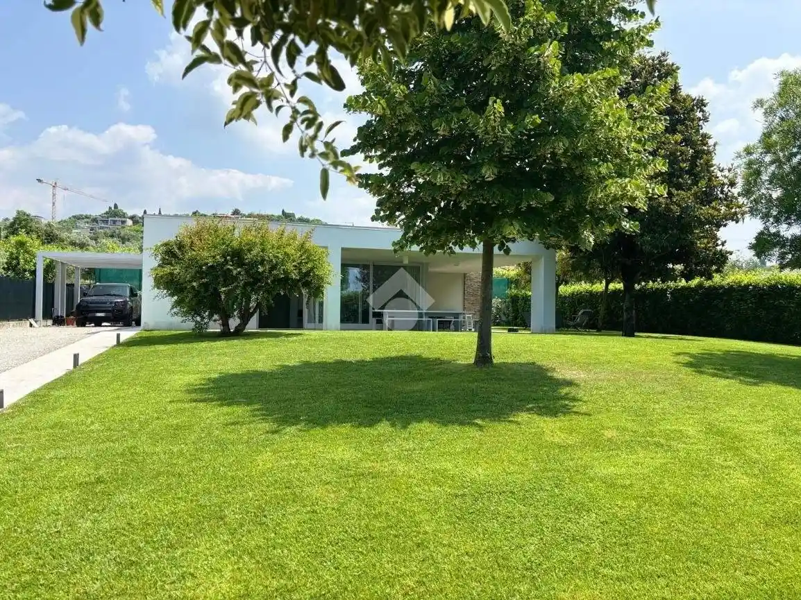 Villa in vendita a Bardolino