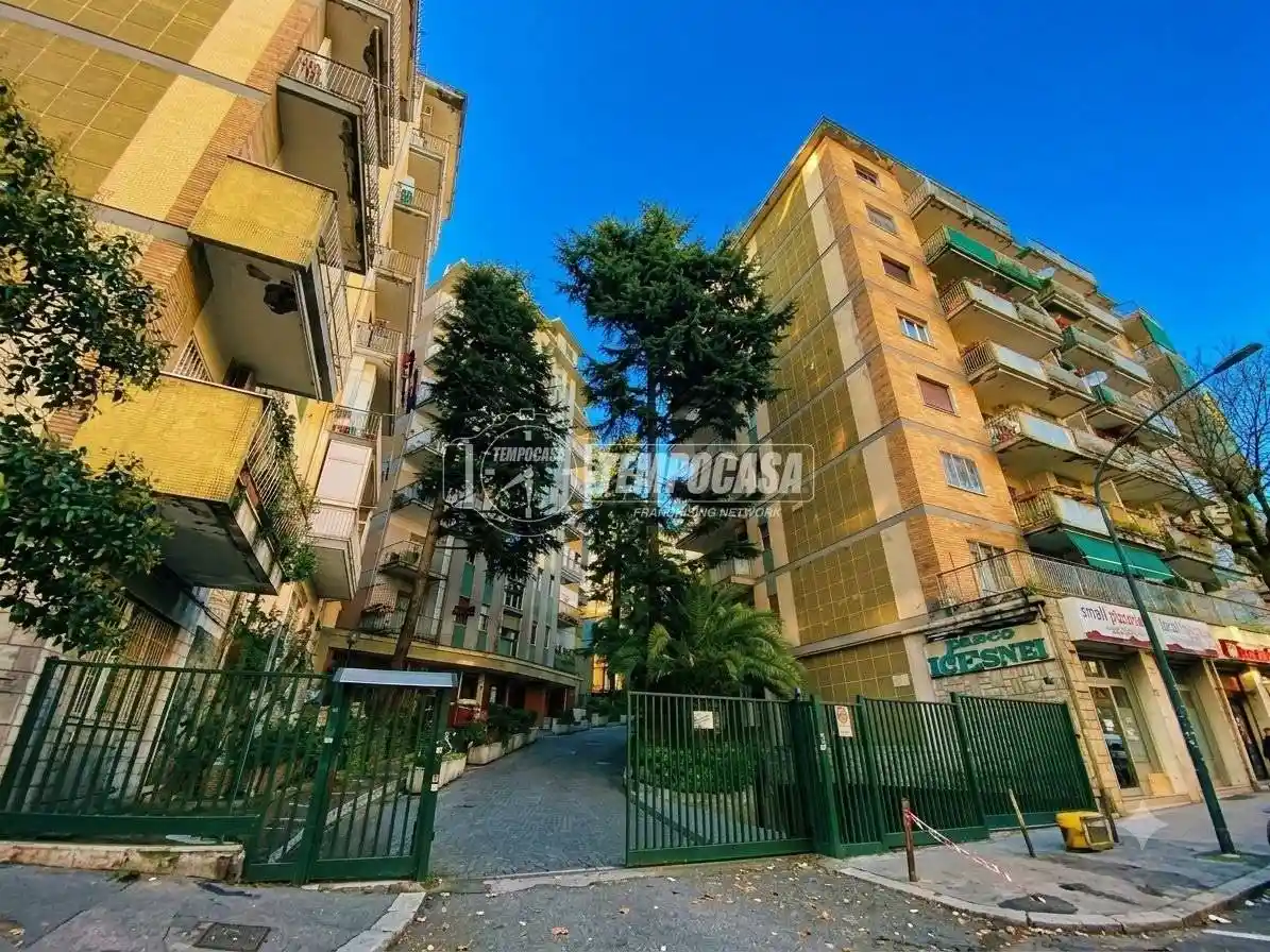 Appartamento in vendita a Napoli