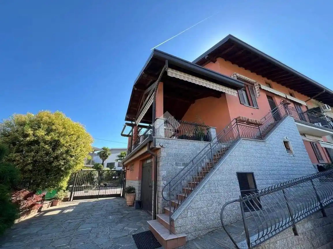 Villa in vendita a Morazzone