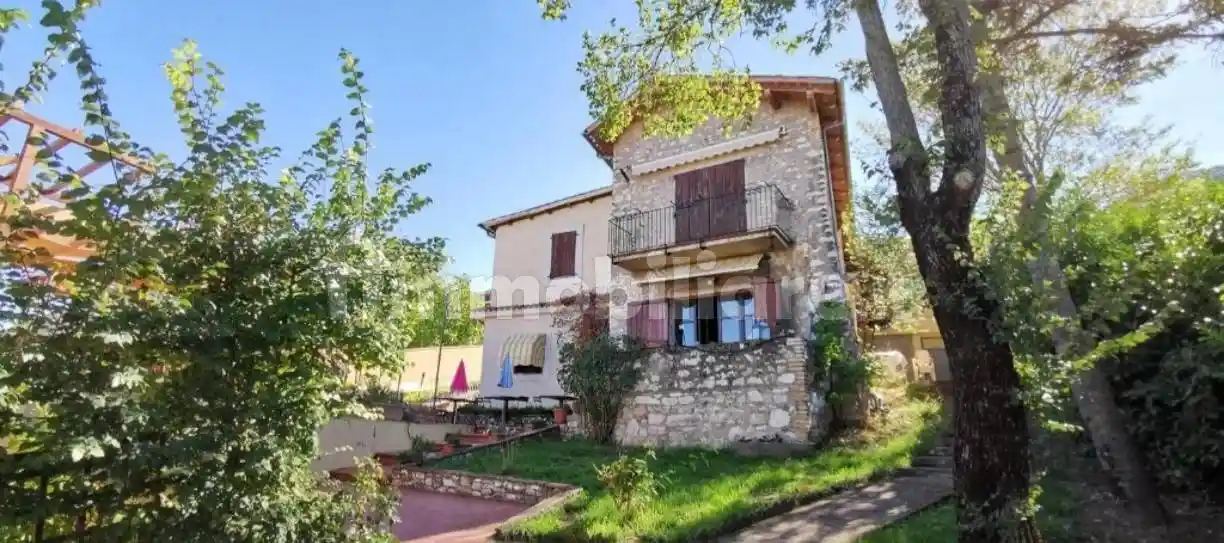 Villa in vendita a Trevi