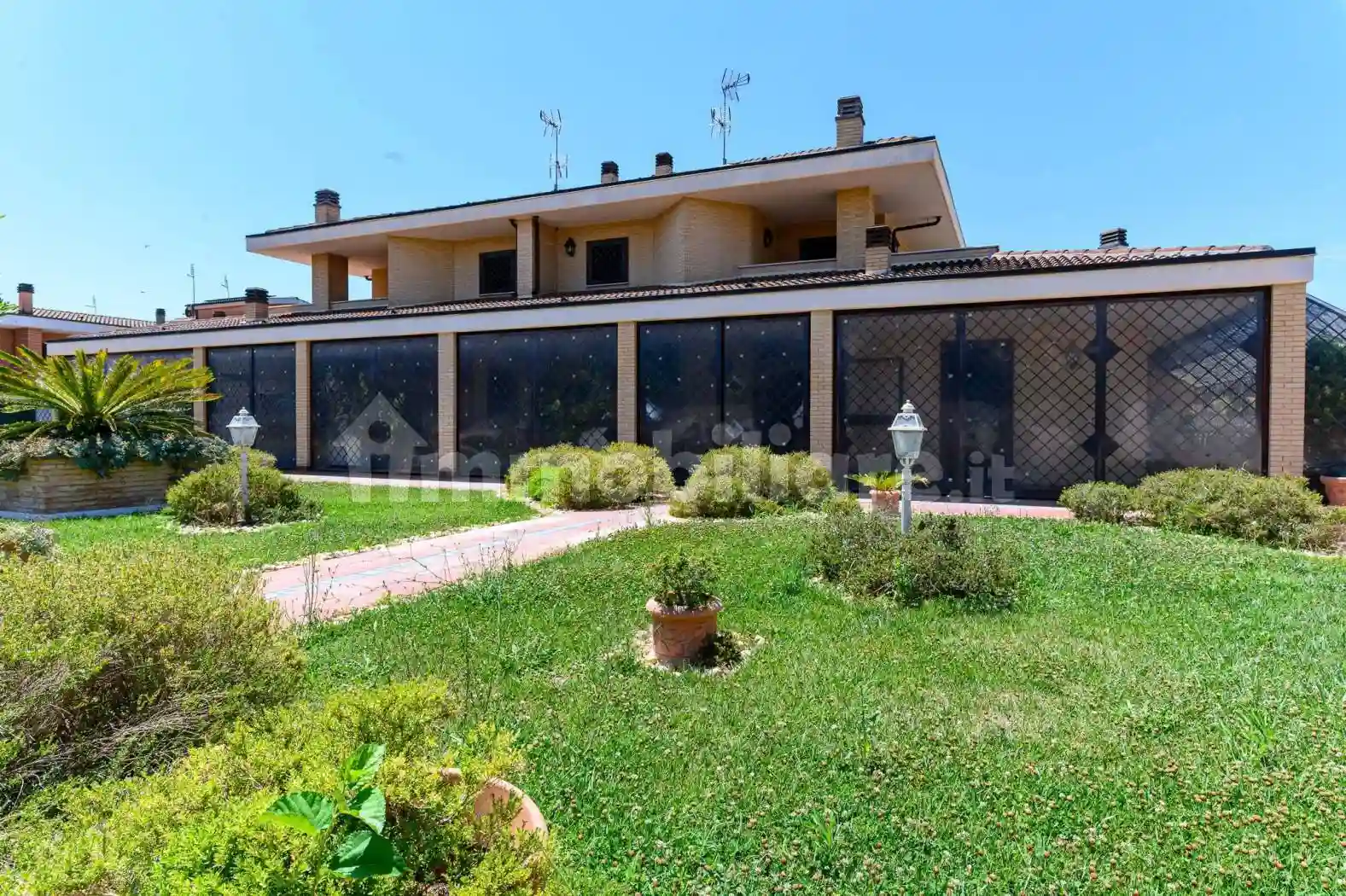 Villa - foto 2