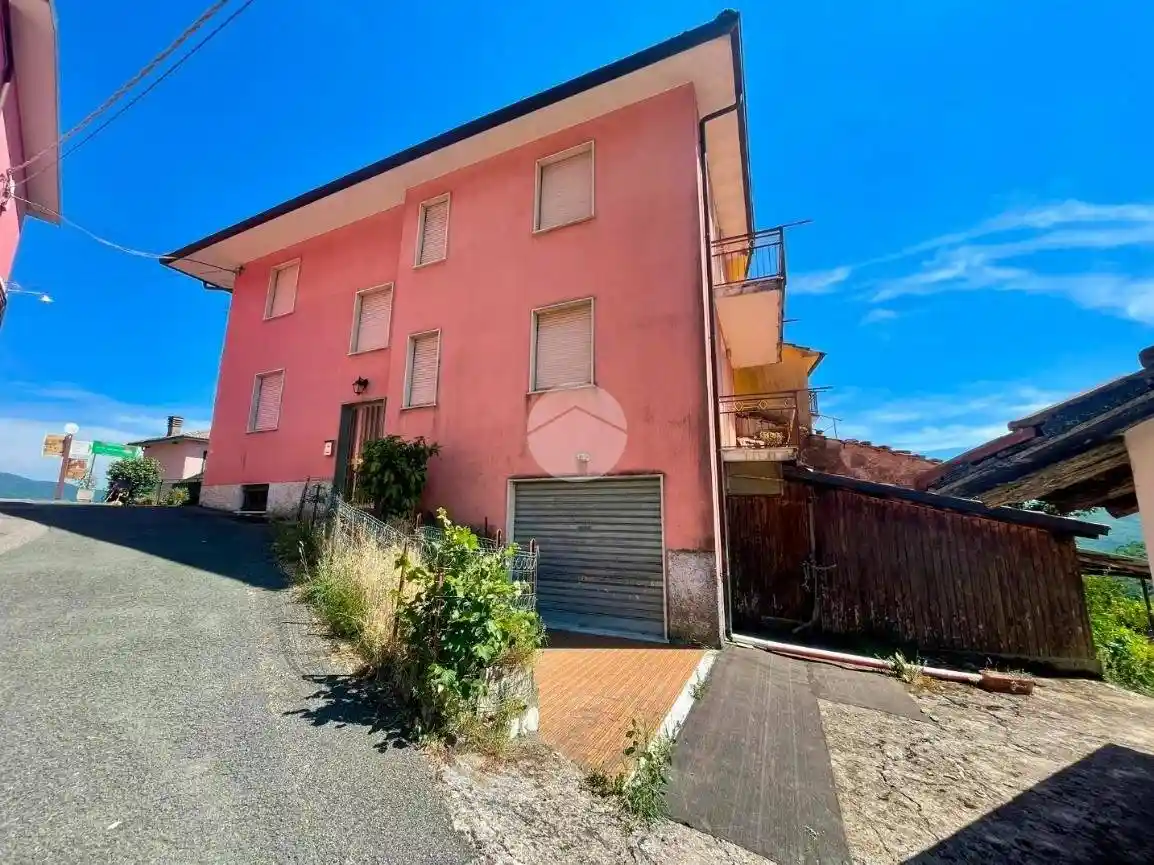 Casa indipendente in vendita a Maissana
