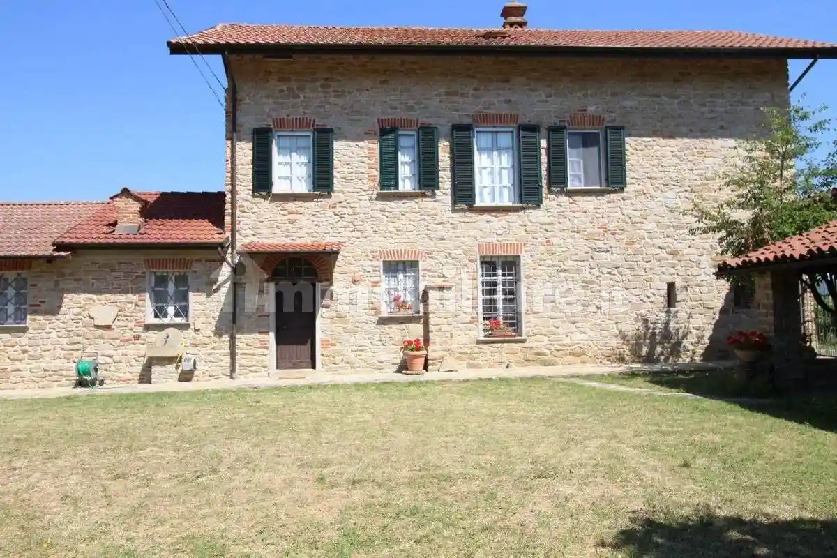 Casa indipendente in vendita a Perletto