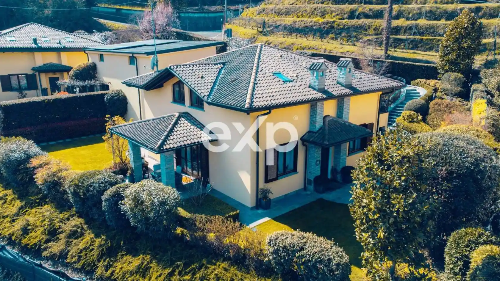 Villa in vendita a Montano Lucino