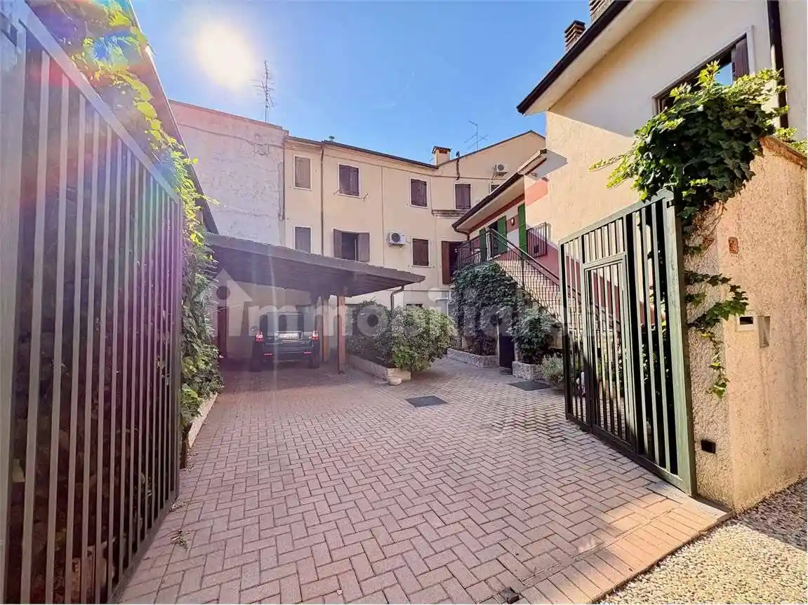 Palazzo - Edificio in vendita a Verona