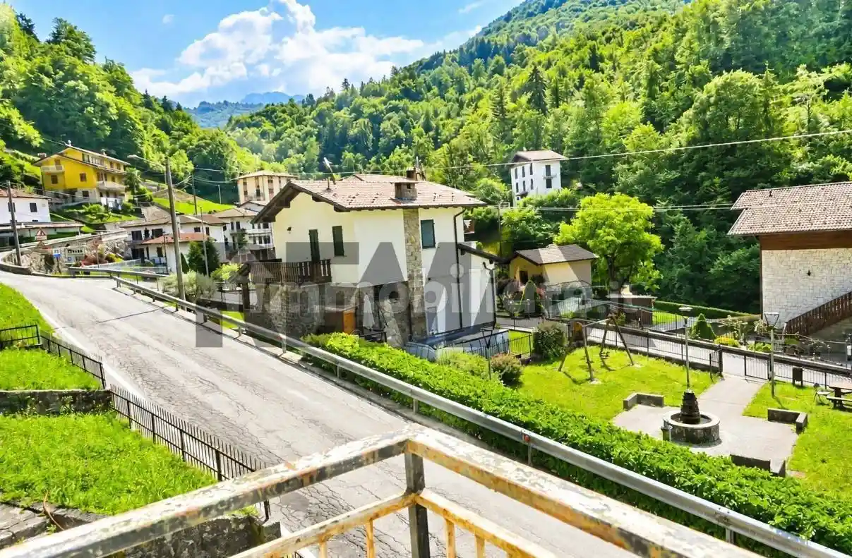 Casa indipendente in vendita a Dossena