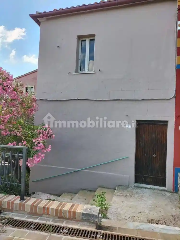 Casa indipendente in vendita a Poggio San Vicino