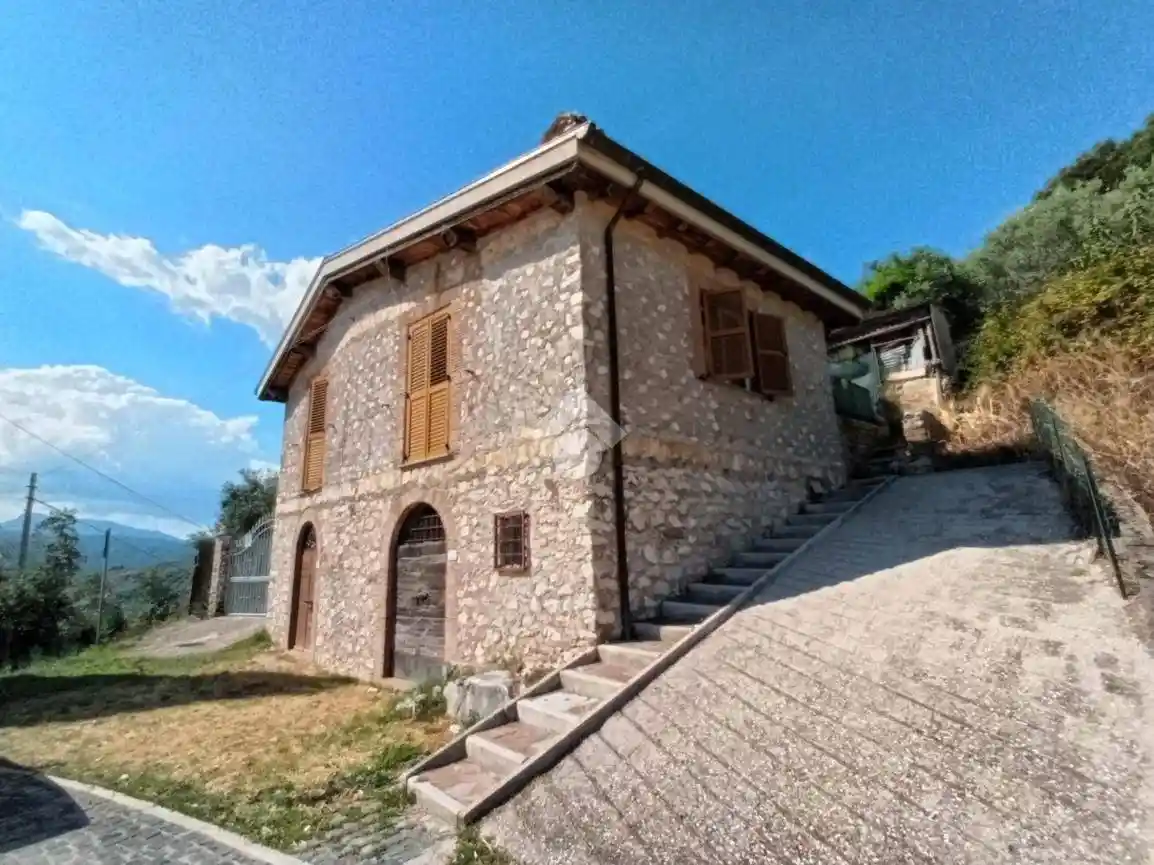 Casa indipendente in vendita a Olevano Romano