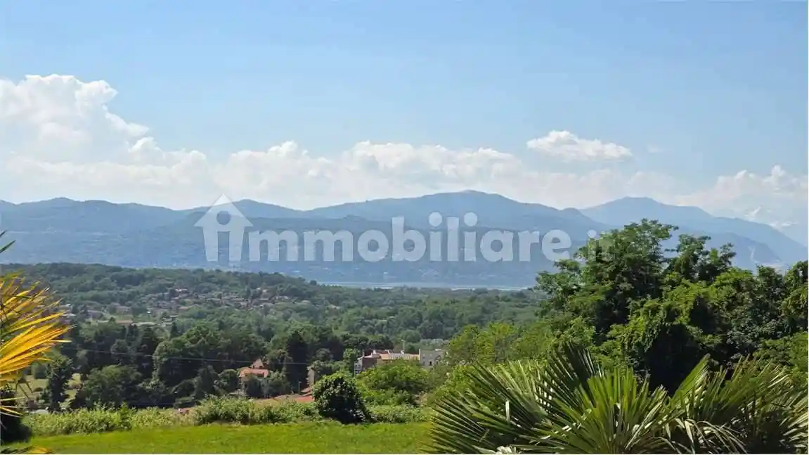 Villa in vendita a Brebbia