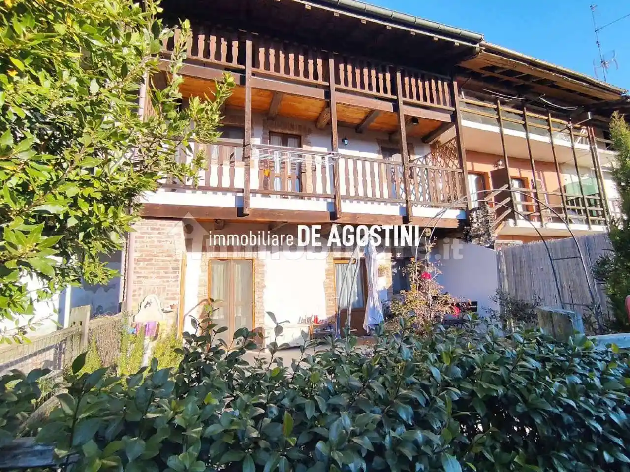 Casa indipendente in vendita a Agrate Conturbia