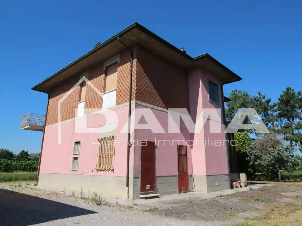 Casa indipendente in vendita a Forlì