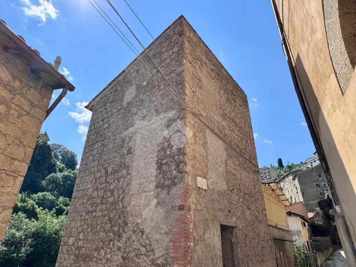 Rustico - Casale in vendita a Caprarola