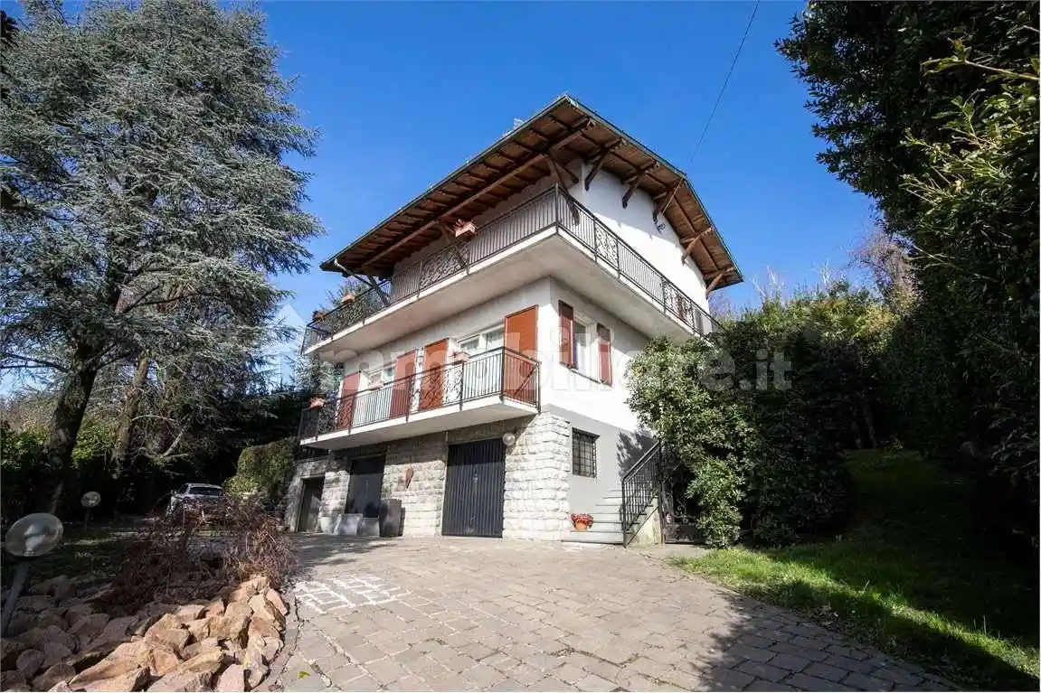 Villa in vendita a Capiago Intimiano