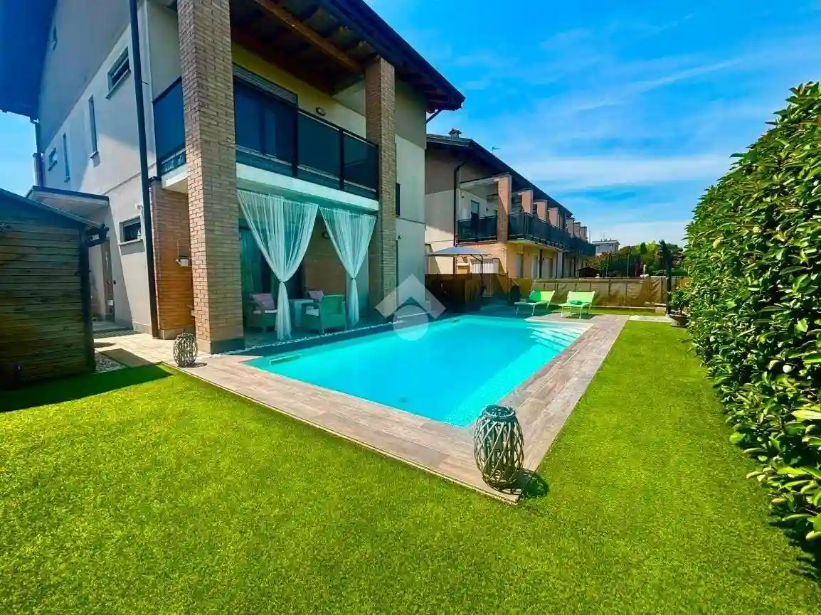 Villa - foto 2