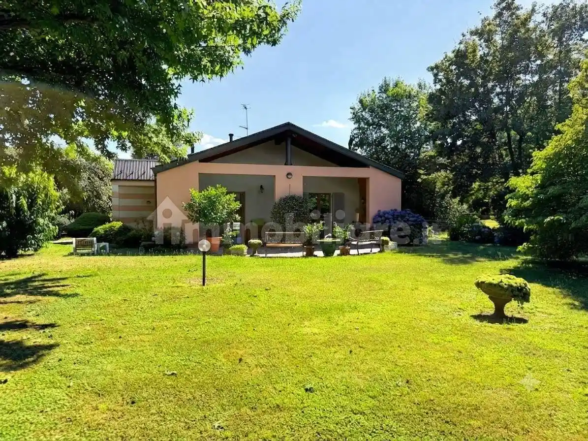 Villa in vendita a Meina