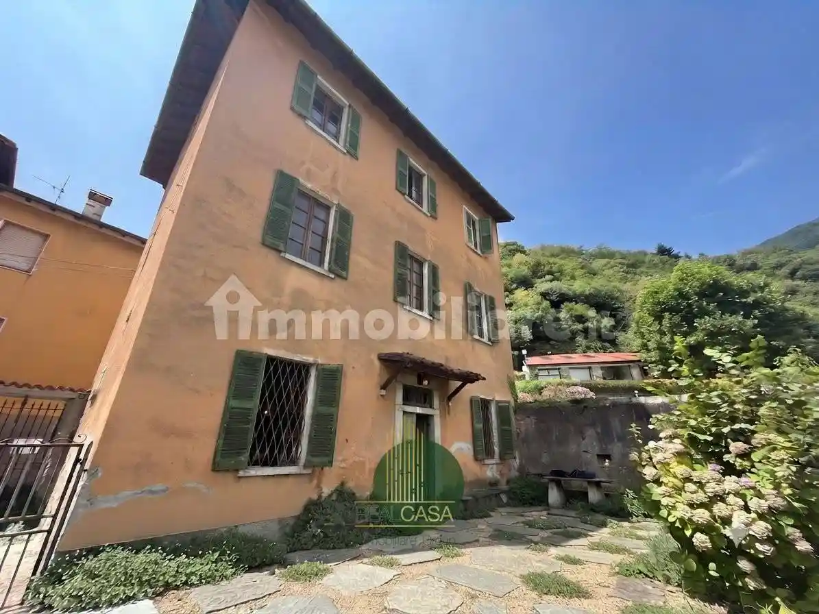 Villa in vendita a Pianello del Lario