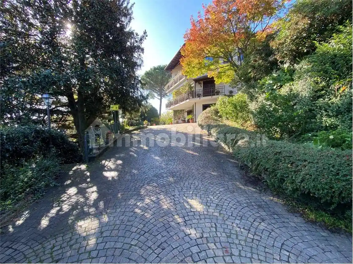 Villa in vendita a Verbania