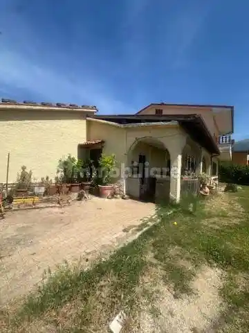 Villa in vendita a Vico nel Lazio