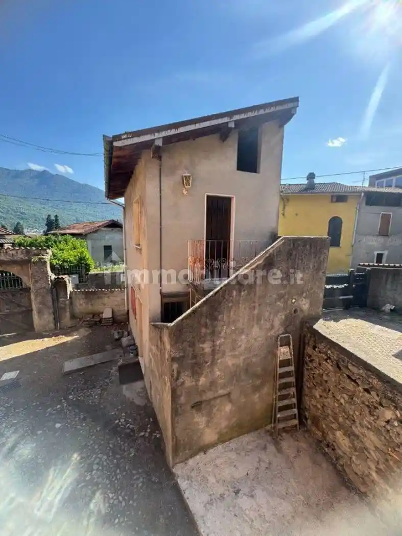 Casa indipendente in vendita a Cuveglio