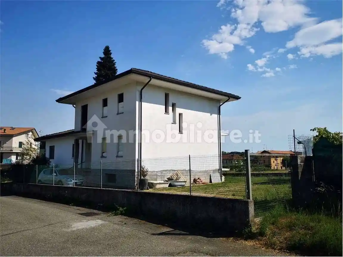 Casa indipendente in vendita a Gattico-Veruno