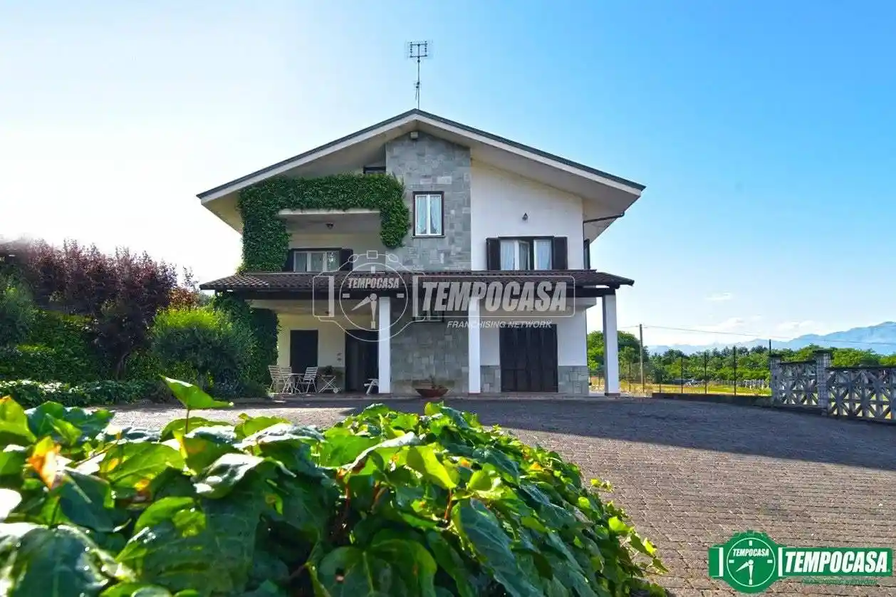 Casa indipendente in vendita a Front