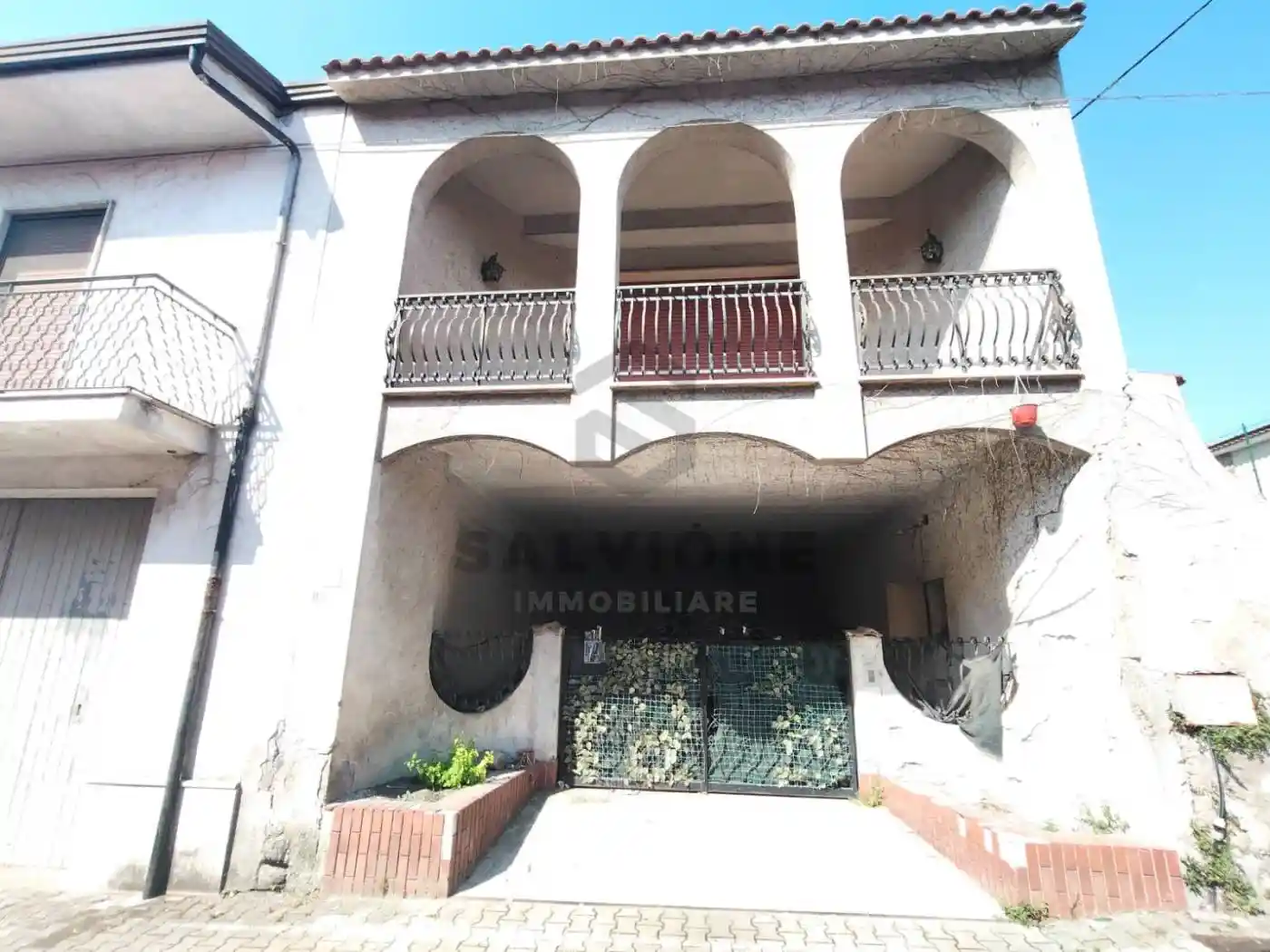 Palazzo - Edificio in vendita a Amorosi