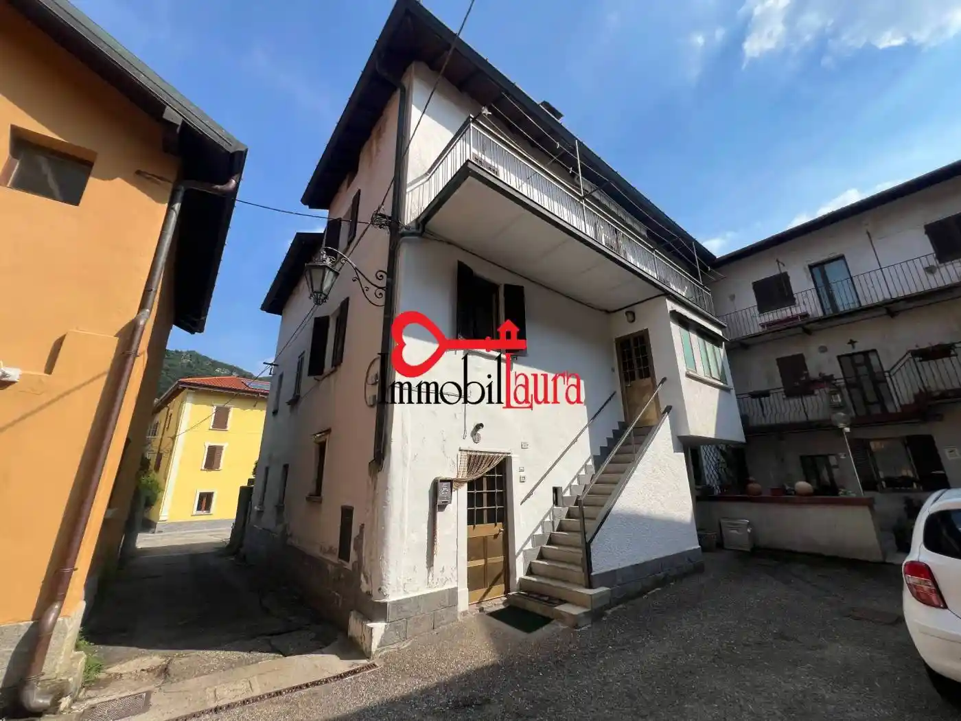 Casa indipendente in vendita a Besano