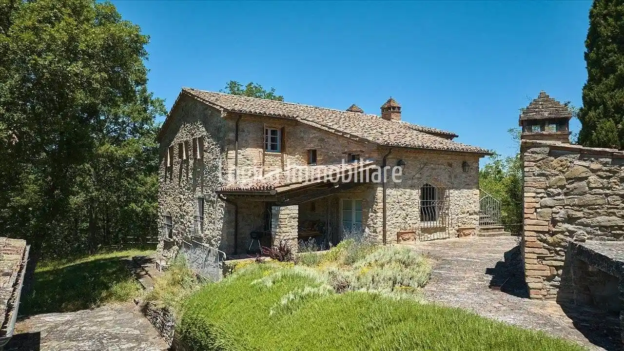 Rustico - Casale in vendita a Montone