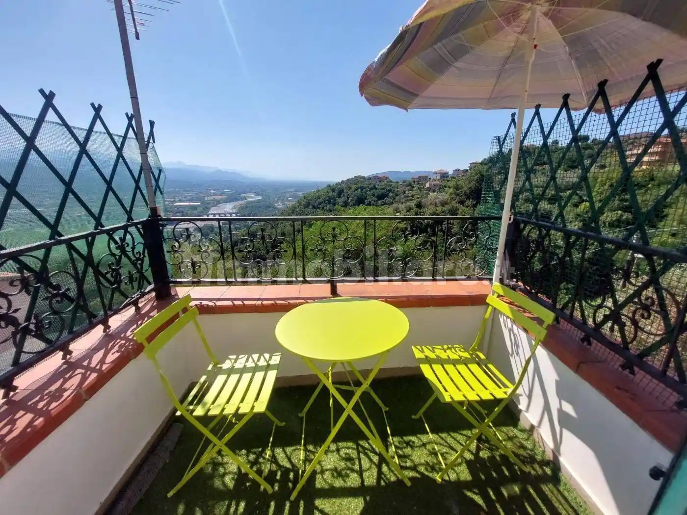 Appartamento in vendita a Vezzano Ligure