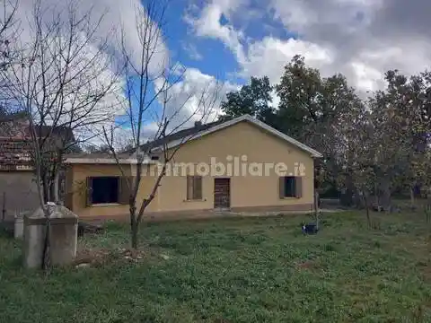 Villa in vendita a Civitaquana