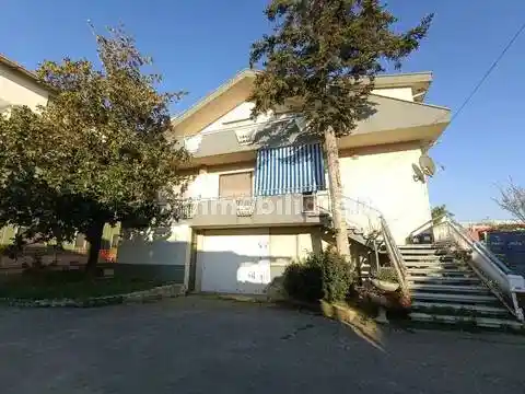 Villa in vendita a Tollo