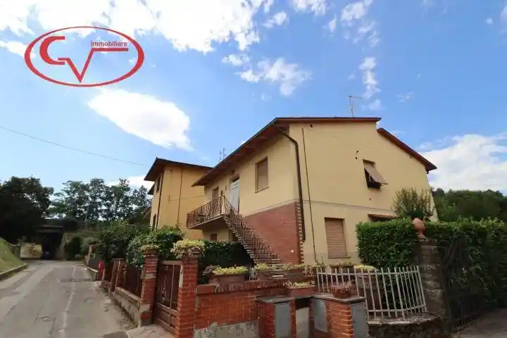 Appartamento in vendita a Bucine