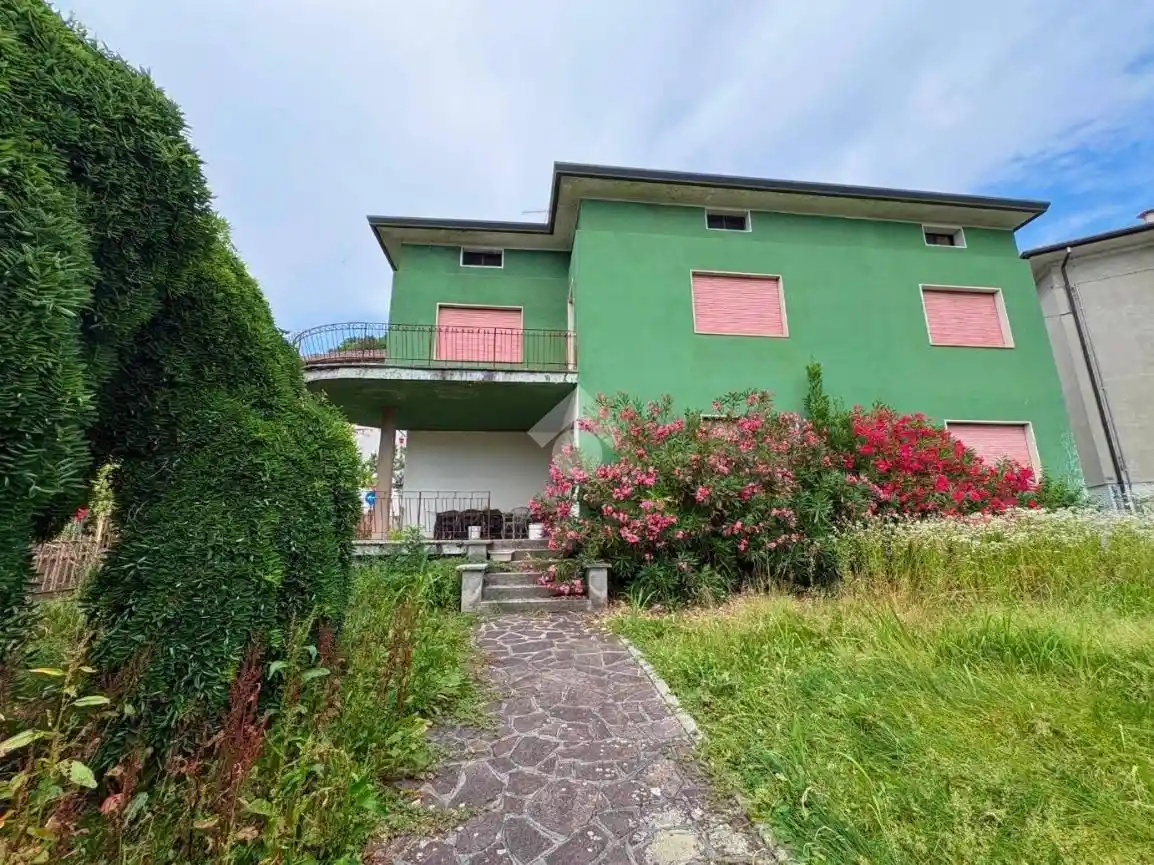 Villa in vendita a Casnigo