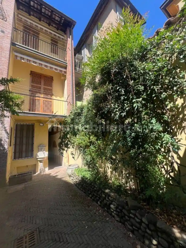 Palazzo - Edificio in vendita a Piacenza