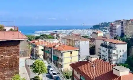 Appartamento in vendita a Varazze
