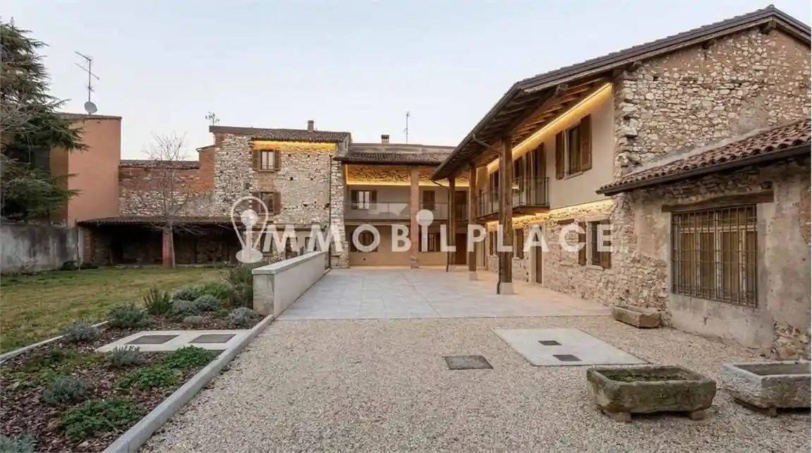 Rustico - Casale in vendita a Brescia