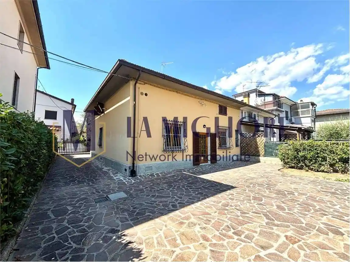 Casa indipendente in vendita a Quarrata