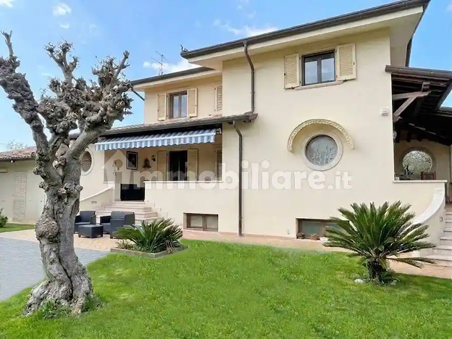 Villa in vendita a Seravezza