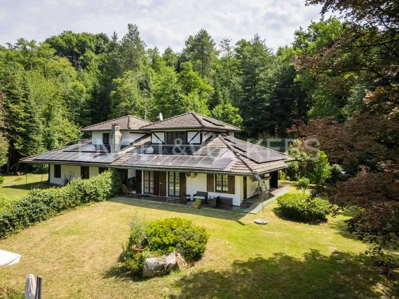 Villa in vendita a Sesto Calende