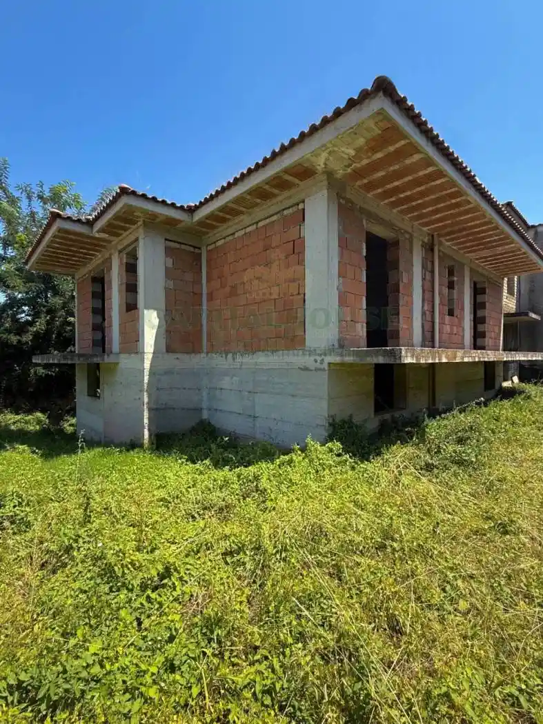Villa in vendita a Castello di Cisterna